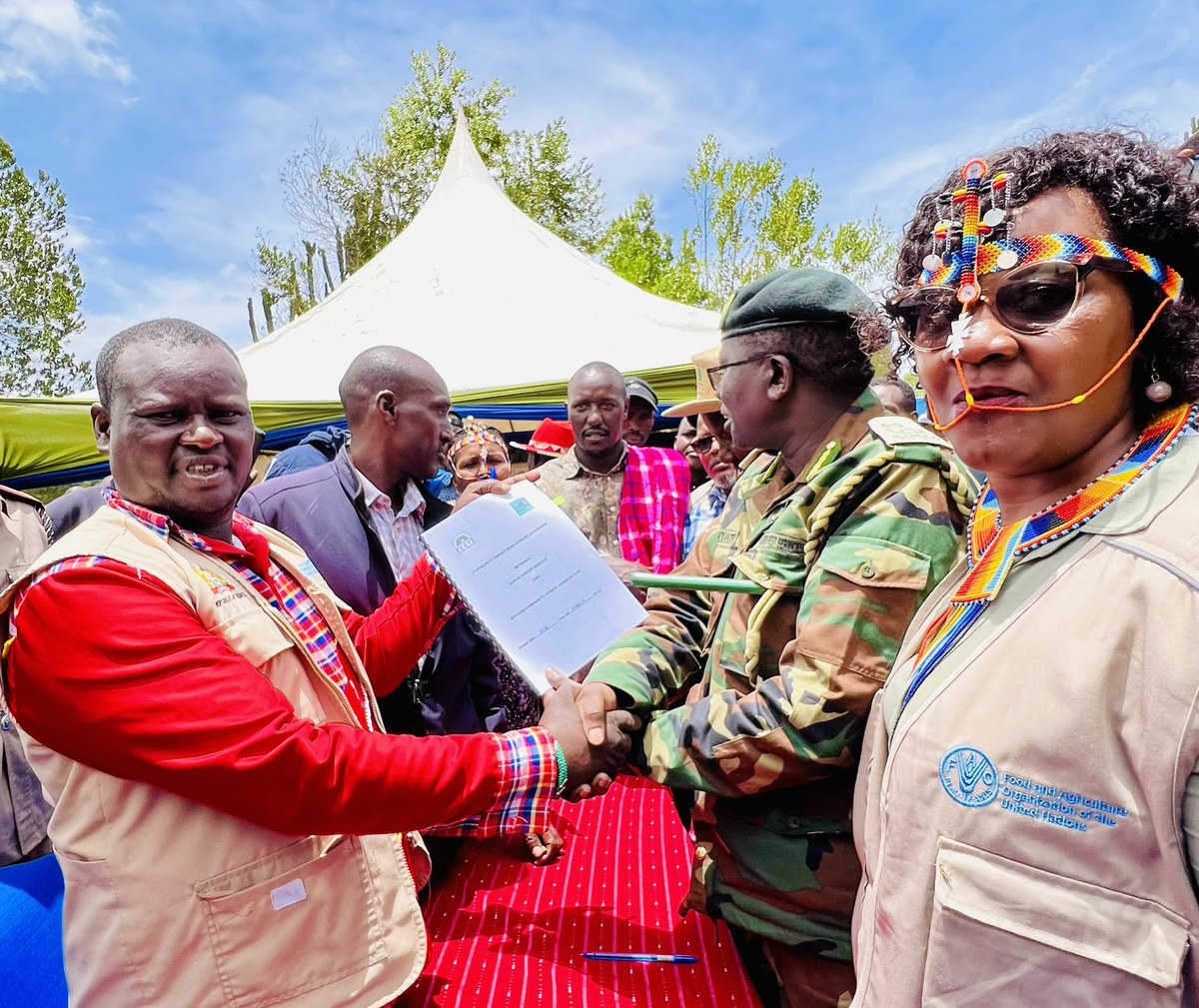 FAOKenya's tweet photo. Supported by @FAOKenya Kirisia Community in @SamburuCountyKE sign up the Forest Management Agreement providing Community Forest Association with a legal framework for co-management of the forest with @KeForestService https://t.co/V2mBBG87pN