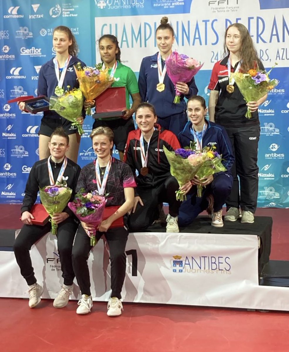 EntenteDe's tweet photo. Championnats de France seniors 🇫🇷
4 joueuses (Lucie GAUTHIER, Stéphanie LOEUILLETTE, Jeanne ROBBES et Nina GUO ZHENG) et 2 joueurs (Thibault PORET et Martin BAECHLER) 
double médaille de Bronze pour Lucie🥉:double mixte/Jules ROLLAND et double dames/Nolwenn FORT. 
Félicitations👏 https://t.co/uCQghIZhtX