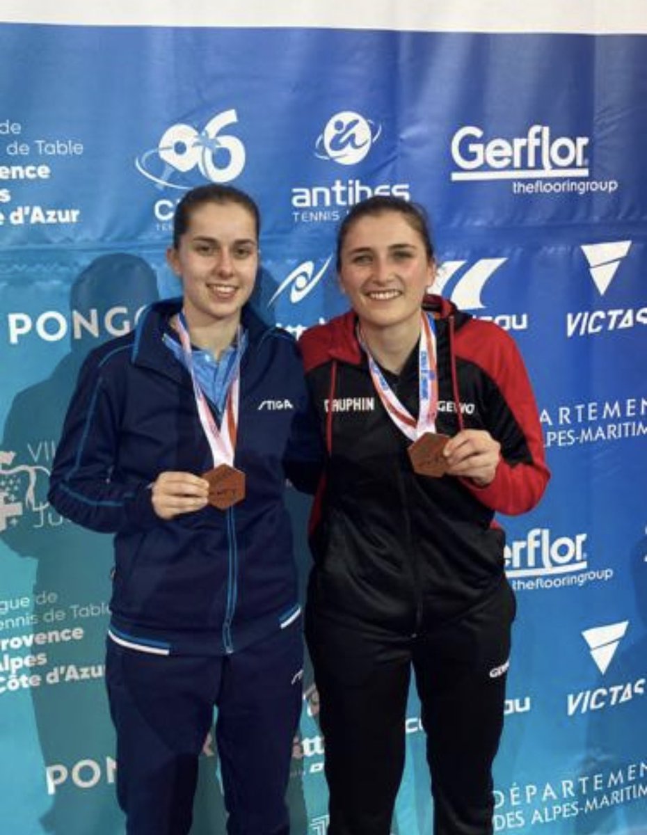 EntenteDe's tweet photo. Championnats de France seniors 🇫🇷
4 joueuses (Lucie GAUTHIER, Stéphanie LOEUILLETTE, Jeanne ROBBES et Nina GUO ZHENG) et 2 joueurs (Thibault PORET et Martin BAECHLER) 
double médaille de Bronze pour Lucie🥉:double mixte/Jules ROLLAND et double dames/Nolwenn FORT. 
Félicitations👏 https://t.co/uCQghIZhtX