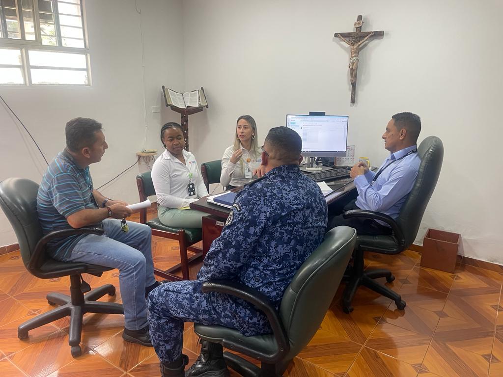 INPEC_Colombia's tweet image. 👩‍⚕️👩‍🎨#ProyectosDeVida | En reunión con el @SENAComunica en el ERON de 📍#Pereira, se busca coordinar esfuerzos para capacitar a las personas privadas de la libertad próximos a obtener su libertad, en talleres de orientación ocupacional.
¡Seguimos generando cambios positivos!✔