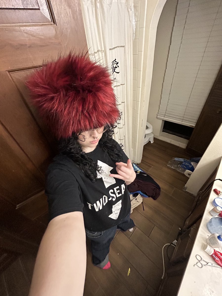 meltyoureyelids's tweet image. dripped out tbh (the bathroom was a mess shhhh) #twoseater