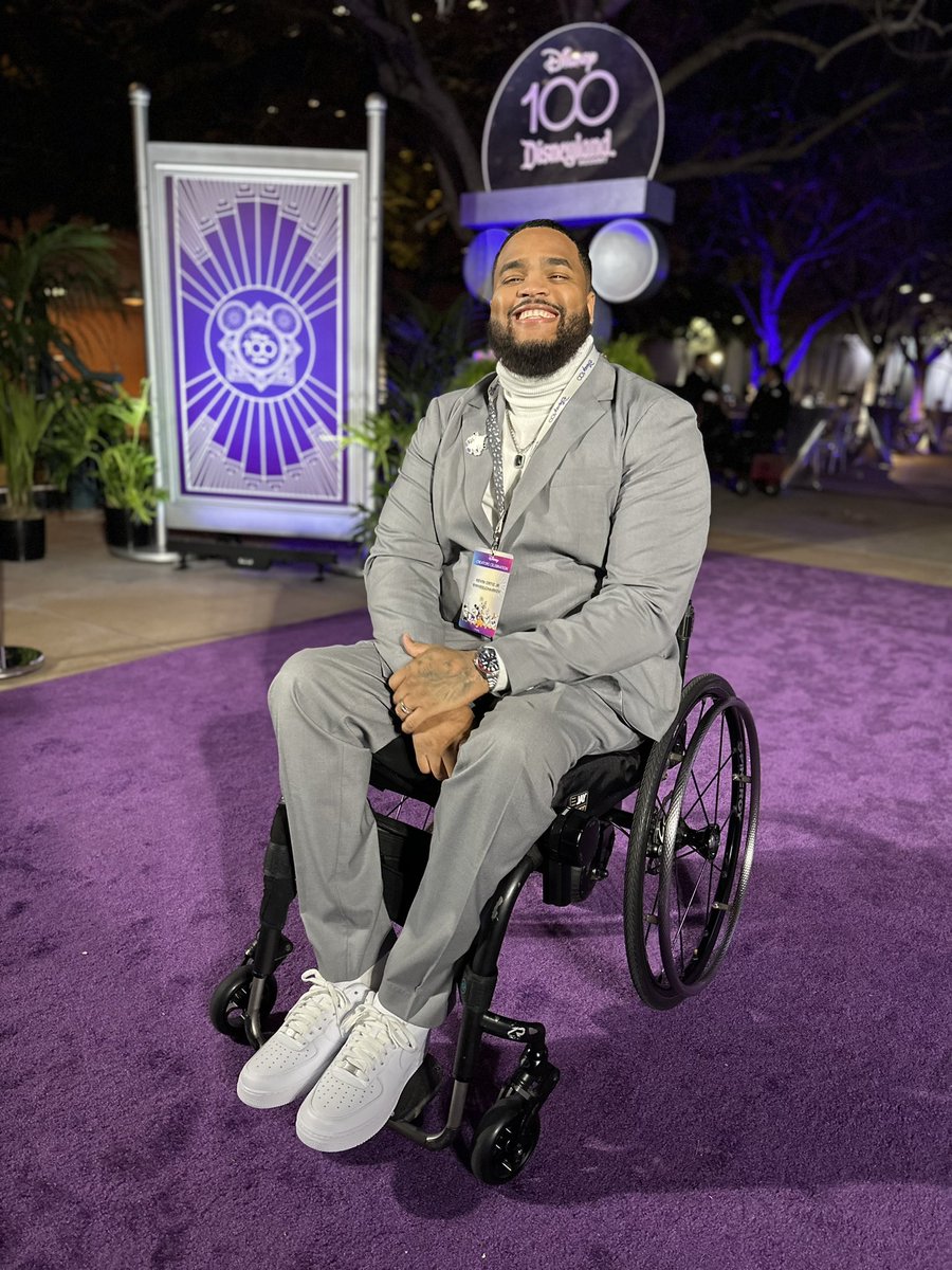 Last night was a magical experience at the Platinum Party 🪩 for Disney’s Creator’s Celebration! 🤩🥳  Thank you Disney for hosting! Last night was epic! 🙌🏽 

#disneyland @disneyland @disneyparks #disney100 #hosted #disneycreatorscelebration #wheelchairkev