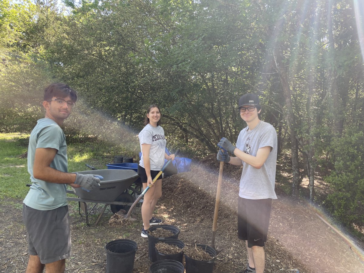 tamusubs's tweet photo. Big thanks to everyone who helped at the Big Event this weekend!! @TAMU @TAMUArtSci https://t.co/FO9QPgYWuU