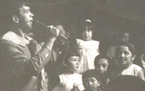SPACIA00's tweet photo. @marthadebayle Fuimos muy felices mi hermana y yo con #Chabelo.  En los 60’s https://t.co/8Du67r2MaJ