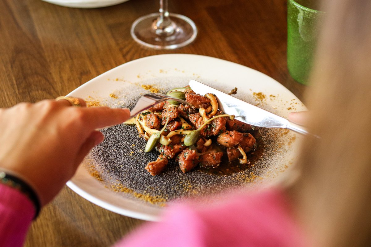 Estas mollejas que preparamos en nuestro restaurante son espectaculares. ¿Te lo demostramos?

Haz tu reserva a través de nuestra web (link en bio) o llamando a 91 555 93 33

📍 Paseo de la Castellana, 115

#beLatasia #LatasiaRules #casadecomidas #finolatasino #foodie #food