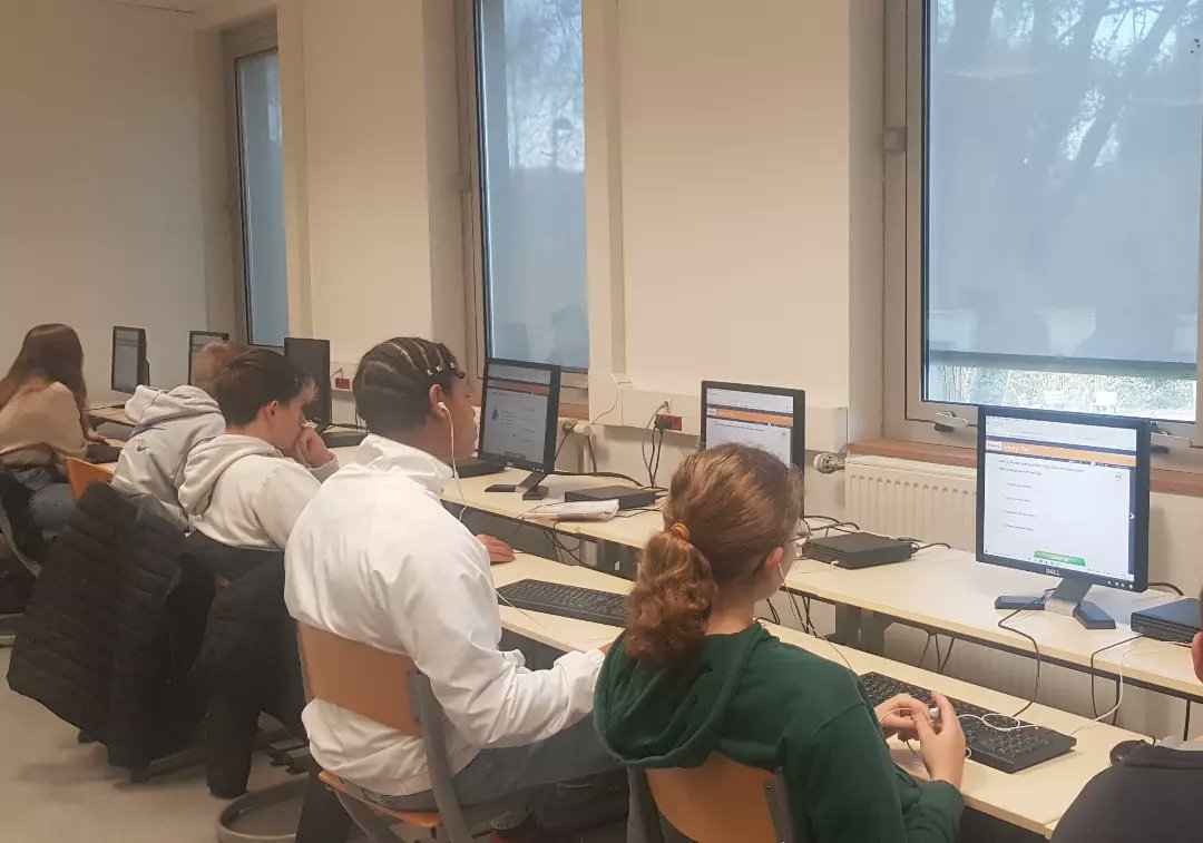 college_pmc's tweet photo. Tous les élèves de PMC ont passé le test #evalang la semaine dernière afin d'évaluer leur niveau en compréhension écrite, compréhension orale et grammaire/vocabulaire.
Bravo à eux
#anglais
#college_pmc
#enseignerlanglais https://t.co/ntcmBQDLCr