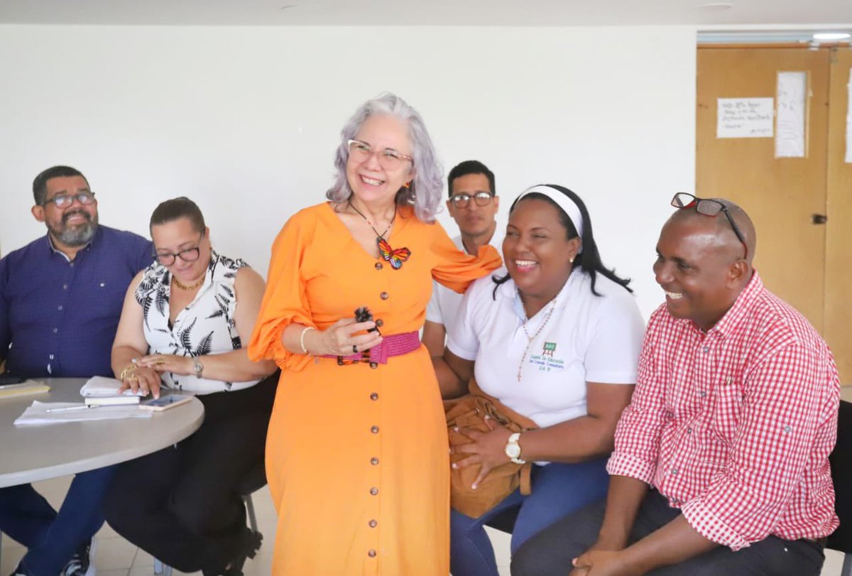 seceducacionctg's tweet photo. Oficializamos la certificación de la Institución Etnoeducativa de Santa Ana, ubicada en la zona insular de la capital de Bolívar.🤝🙋🏾🙋🏽‍♀️ https://t.co/1jJquJqrlo