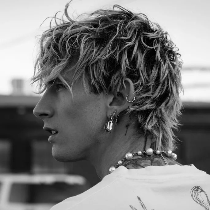 emmaXXmarie's tweet photo. he’s so beautiful i can’t stand it. 
a walking piece of art fr https://t.co/OuUsuYnP1e