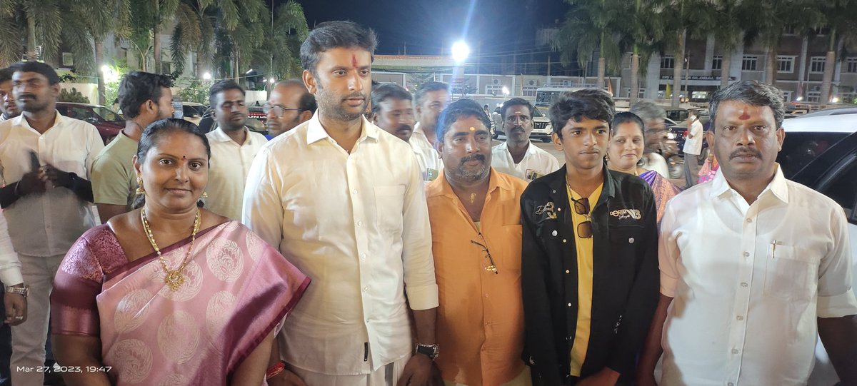 bjp4kanchi's tweet photo. இன்று காஞ்சிபுரம் மாவட்டம் இளைஞர் அணி தலைவர் திரு.@kanchigajbjp ஜி அவர்களின் திருமணத்திற்கு வருகை புரிந்த மாநில செயலாளர் திரு.@VinojBJP ஜி மாவட்ட தலைவர் திரு.KS.பாபு அவர்கள் மற்றும் மாவட்ட நிர்வாகிகள் 💐🙏
@annamalai_k @KaruNagarajan @BJP4TamilNadu @vivinbhaskaran @Senthil7055 https://t.co/Db8fTZ2sC3