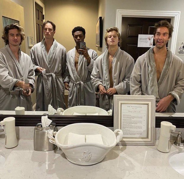 essa foto é o puro suco de “pedi a deus uma janta e ele me deu um banquete”