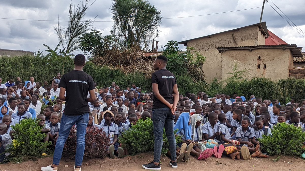 urunganoinitia1's tweet photo. #UrunganoInitiative muri gahunda yo kwigisha urubyiruko basuye abanyeshuri bo ku kigo cya mashuri cya G. S Kigembe muri @Kamonyi baganira ku buzima bw'imyororokere, indwara zandurira mu mibonano mpuzabitsina, ukwezi k'umugore ndetse n'isuku mu gihe cy'imihango.
#TuriUrungano https://t.co/wtAfcoGIt7