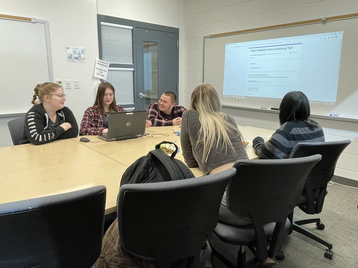 Our first battle is under way! Good luck to the Ballard Book Burners! #ballardreads <a href="/IHSBOB/">IHSBOB</a>