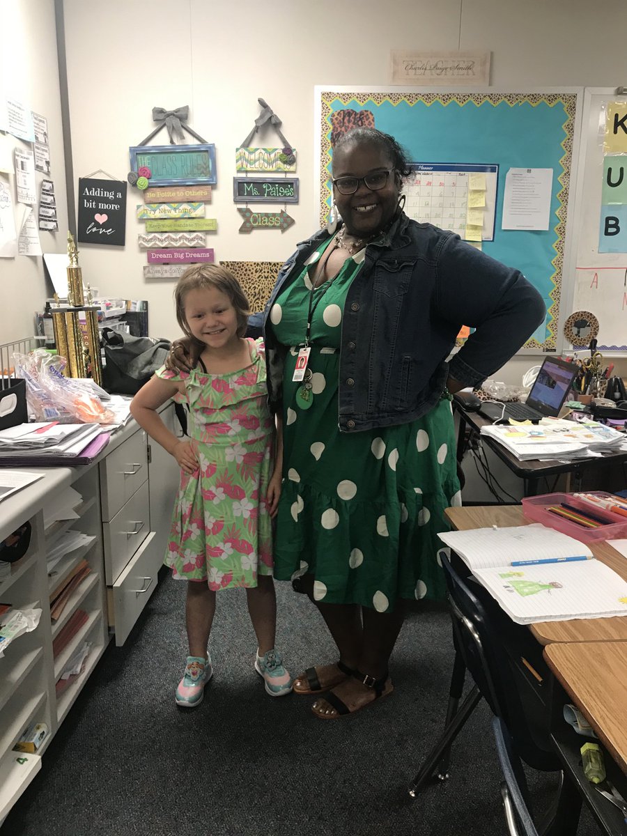 PaigeCharlis's tweet photo. My girl said we are twins today. Being green in the spring. #ermelelementary β¦@ErmelES_AISDβ© https://t.co/XxzQUCEY62