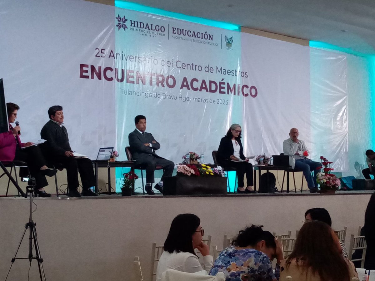 Dentro del marco del 25 Aniversario del Centro de Maestros de Tulancingo, personal académico de la #DIE participa en el conversatorio “Autonomía curricular y autonomía profesional en el marco del Plan de Estudios 2022”.
<a href="/natycastrejonv/">Naty Castrejón</a> 
#DGDC
#DIE