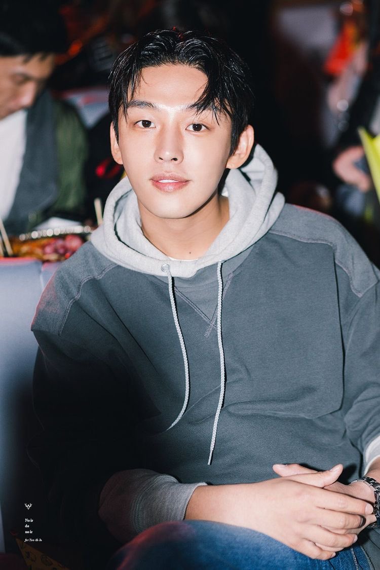 honghongsik's tweet photo. เอาจริงนี่ไม่เคยคาดหวังว่าพี่อาอินจะเป็นคนดีอะไรเลย แต่พอเรื่องเกิดขึ้นก็ยอมรับว่าผิดหวังเหมือนกัน แต่ที่มากกว่าผิดหวังคือกลัว กลัวว่าจะไม่ได้เห็นพี่อีก กลัวว่าพี่จะหายไปเลย https://t.co/ogDgn2JXM9
