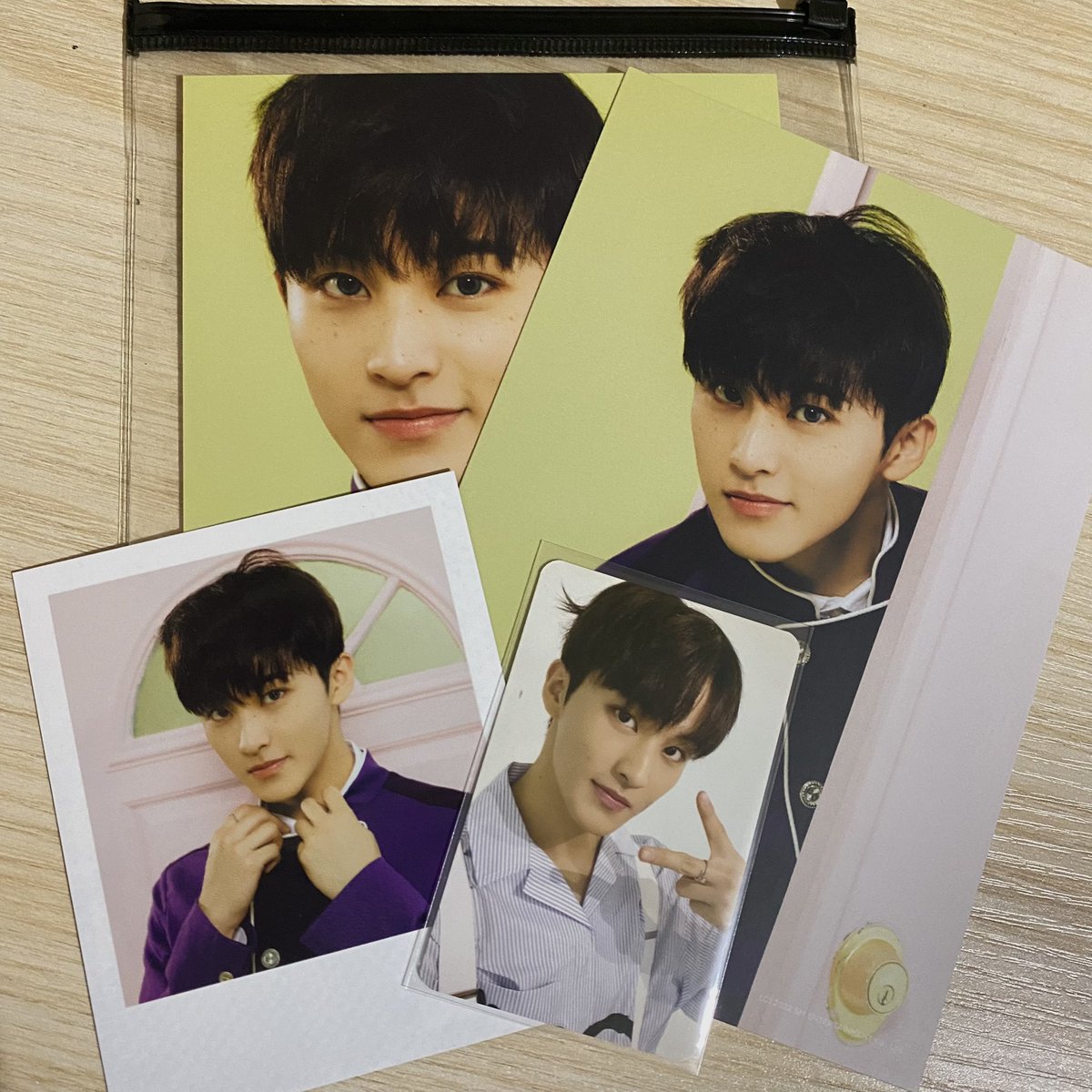 mrknocart's tweet photo. ꒰ #cartseasells ꒱

〰️ 400 set + pf ( less 20 if payo )
〰️ all onhand, dm for video condi
〰️ payo / 3 days reservation 
〰️ dm / reply mine to claim !

🖇 wts lfb ph mark season's greetings 2021 selca https://t.co/MWRKFamfV2