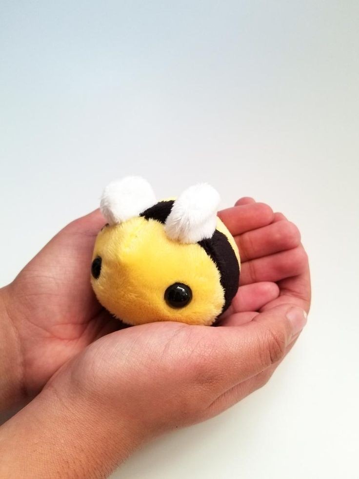 combcoffee's tweet image. 🐝 . . . Pedido: Combo Bees

De: @inefavl
Para: @fucx_oh

Mensagem: oi gatinha, queria te mandar um mimo ent aqui esta!! espero que esteja tudo bem no trabalho e pelo amor de deus bebe pelo menos um golinho de água 😡