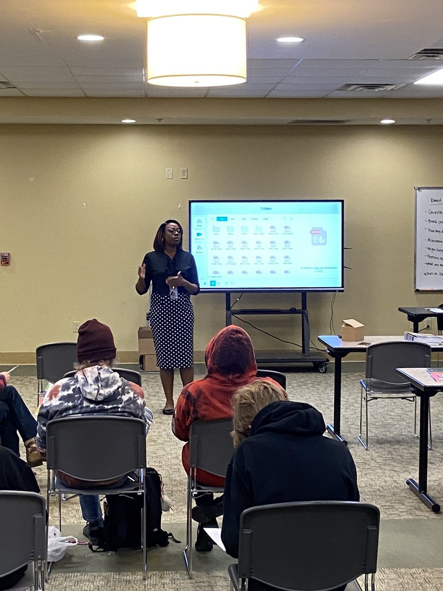 TheStablesFCPS's tweet photo. Thank you to Mrs. Tingle from @KHEAA for coming out today and speaking to our students! https://t.co/BfhkoZEqtS