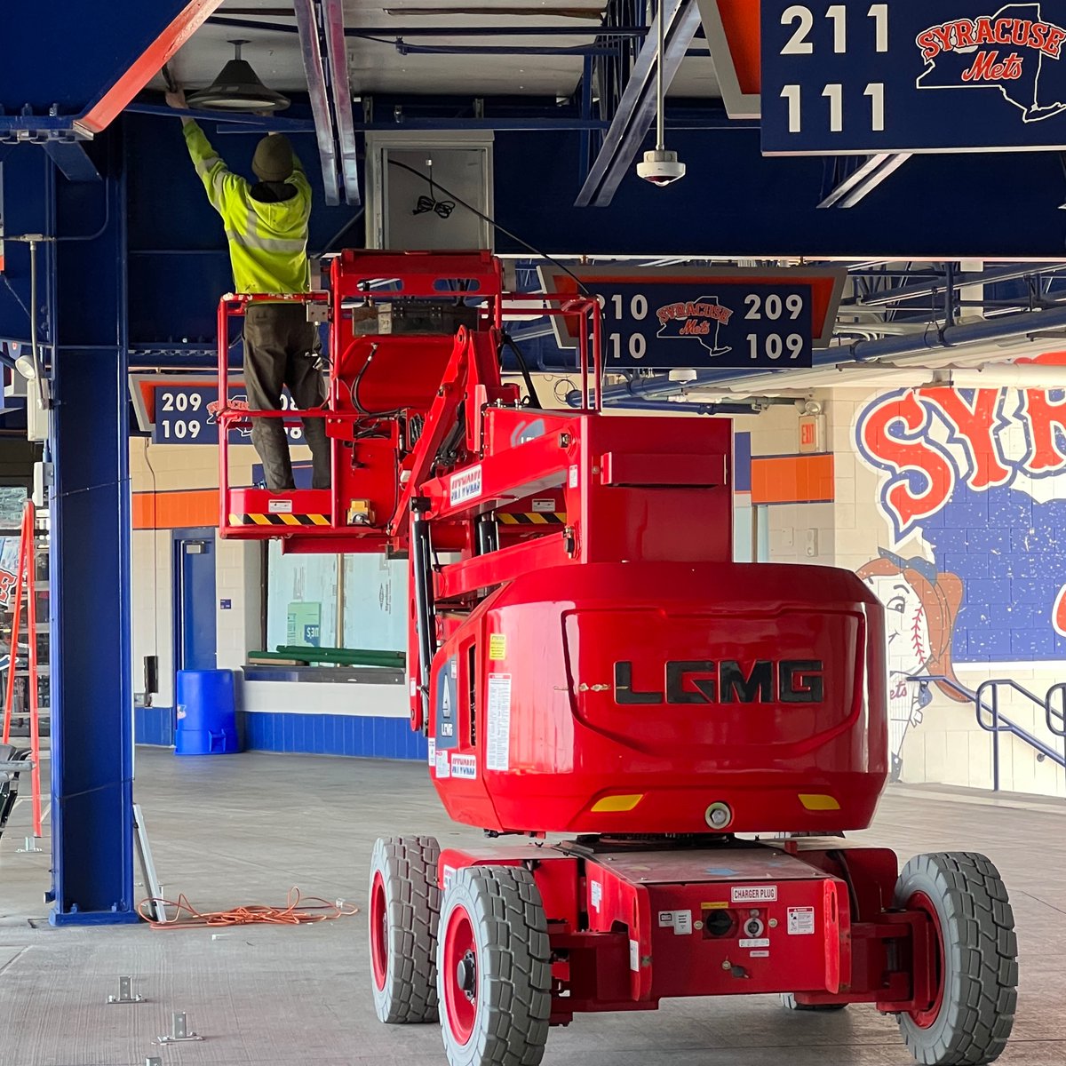 SyracuseMets's tweet photo. Opening day is just 7️⃣ days away and we are getting this place shipshape!
#LGMG #LetsGoMetsGo
Got your tickets yet? https://t.co/AcbMkeuLh1 https://t.co/V88l14VxfM