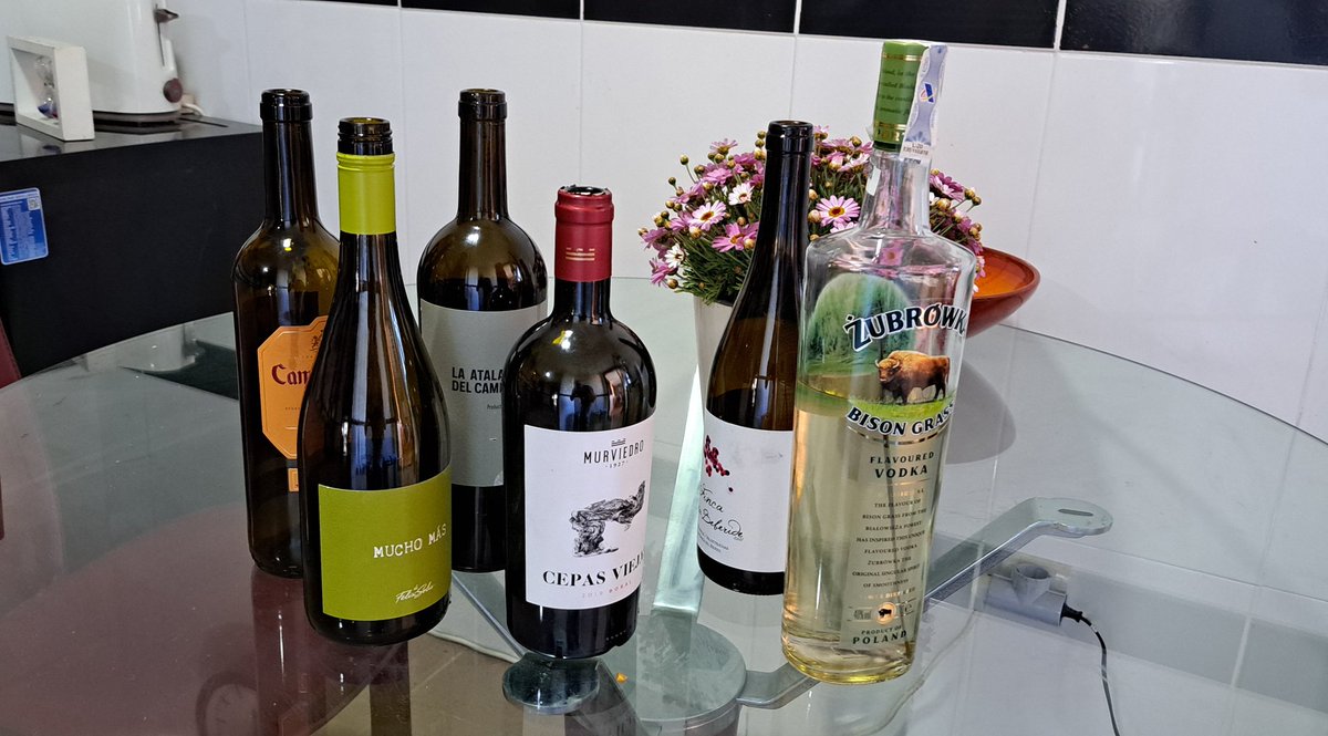 byalexmarkham's tweet photo. Is it just our book club that looks like this after? https://t.co/hTHqn7vxIl