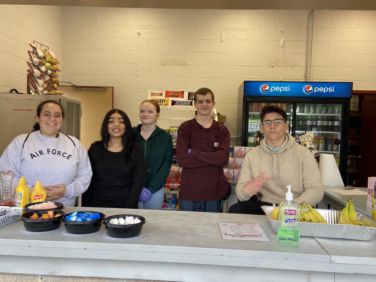 CDHyltonBooster's tweet photo. 10+ JROTC students earned volunteer hours working concessions this weekend towards the Distinguished Unit Award with Merit (DUAM).  An award exceeding standards &amp; requires HQ evaluation (this is the first group of bulldogs that will achieve this rating). https://t.co/u48UGzPviW