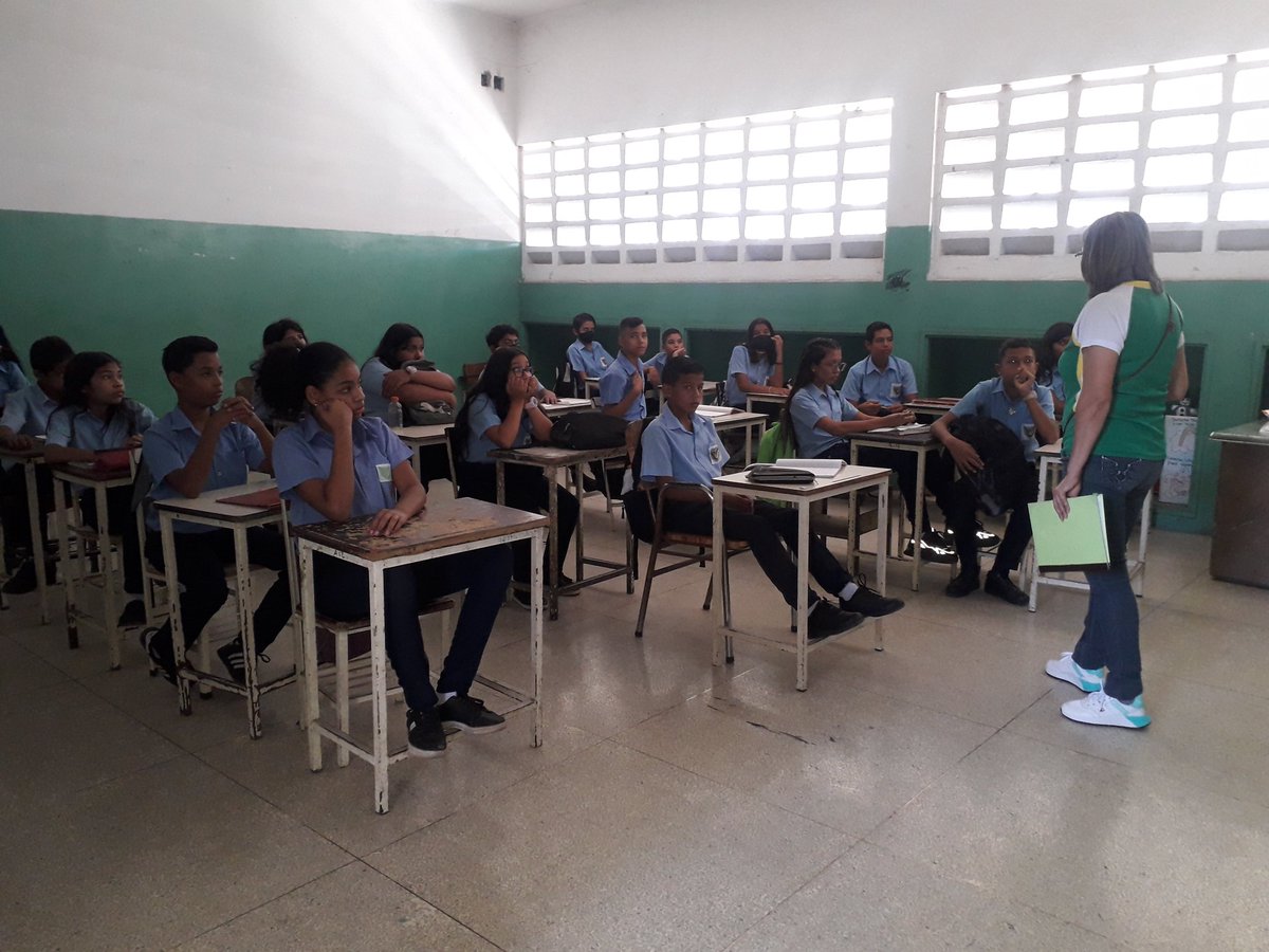 Continuamos en el Liceo Ribas, la atención de nuestros estudiantes con compromiso y alegría. En #Ribas la educación no se detiene.  Juntos somos un gran equipo  ✌🤗 <a href="/_LaAvanzadora/">Yelitze Santaella</a> <a href="/_NancyOrtuno_/">Nancy Ortuño Rojas</a> <a href="/leoalvacabrera/">Prof. Leonardo Alvarado</a> <a href="/MYovao120/">Yobany Marchena</a>