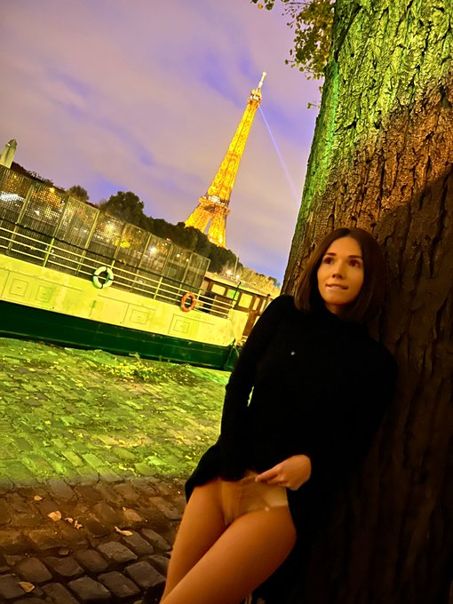 Me or the Eiffel Tour ? 😋 https://t.co/Dhz0NrFf10<a href="/tag/mvsales"class="tags"><span>#mvsales</span></a>