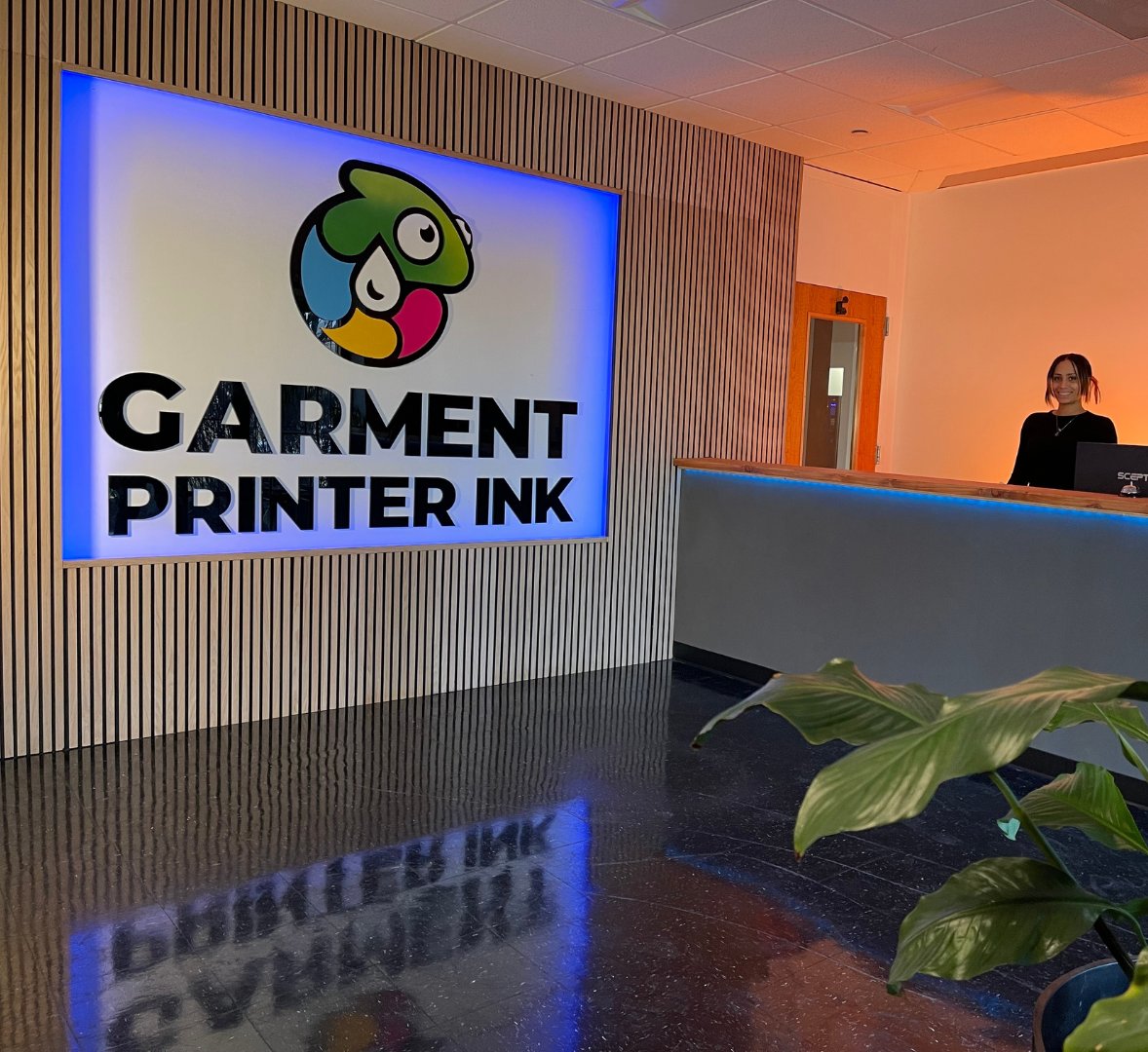 GarmentPrinter's tweet photo. Welcome to the new home of Garment Printer Ink! Our lobby is just a sneak peek of the creative magic happening inside 🙌 

#GarmentPrinting #InnovationHub #NewBeginnings #PrintingSupplies #CreativeWorkspace #OfficeVibes https://t.co/vNbtKBn5gK