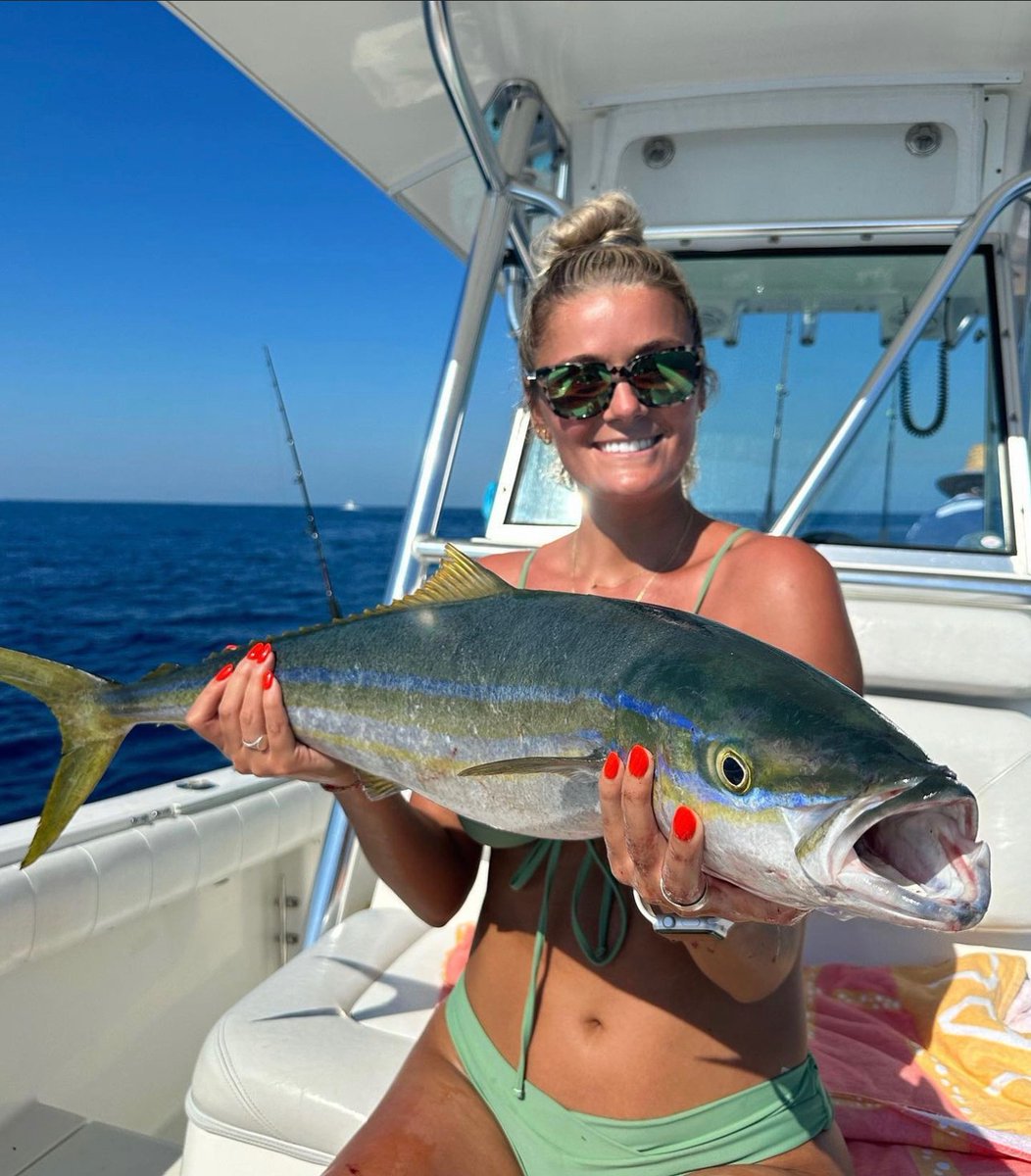 flsportfishing's tweet photo. FSF Catch of the Week! @erisaqirici with a blue #parrotfish &amp; gorgeous #rainbowrunner. Epic catches! 👏💥⁠
⁠
Anglers, send us your fishing pics/videos via DM on IG or FB for a chance to be featured on our page EVERY WEEK!⁠ #floridafishing https://t.co/Gdre8uR9zz