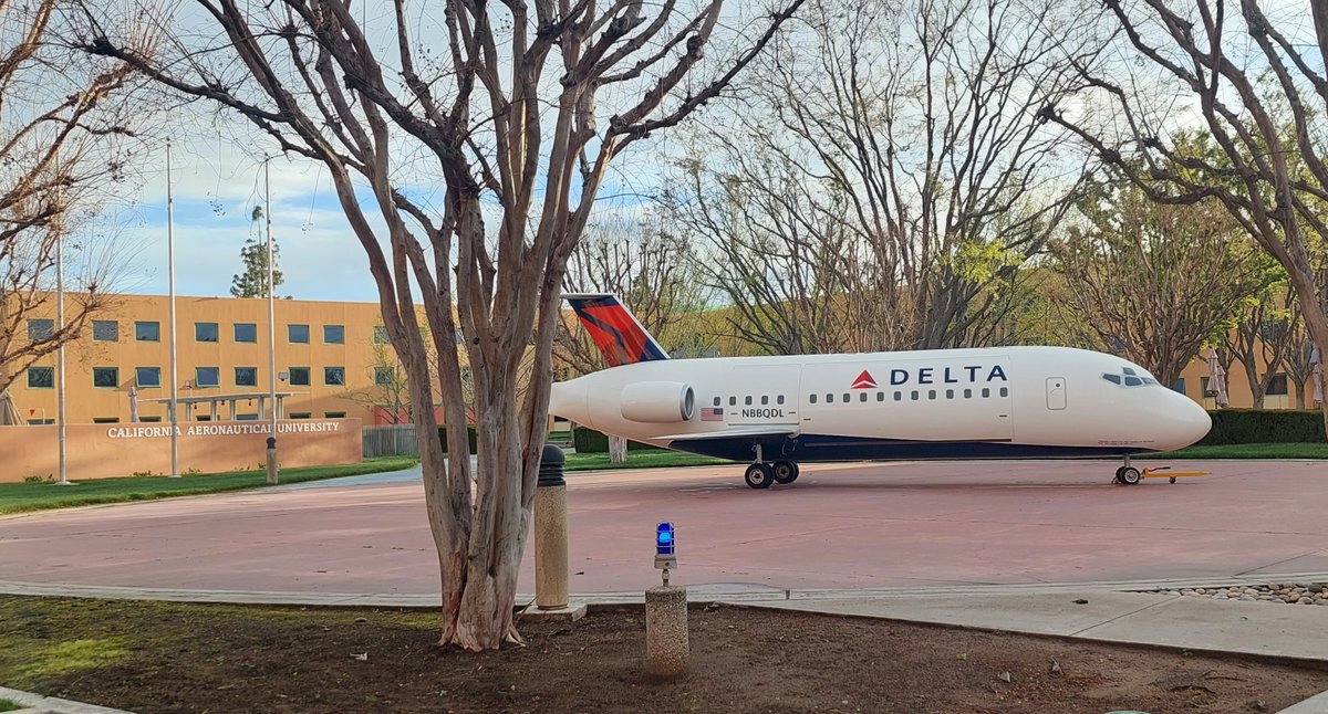CalAeroUniv's tweet photo. It was a fun day on CAU's campus last Wednesday, as we celebrated our new partnership with @Delta! They discussed opportunities for eligible CAU graduates through the #DeltaPropel Collegiate Career Path program and then served lunch from the Delta Tech Ops grill! ✈️👨✈️ https://t.co/nJiNNS9cON