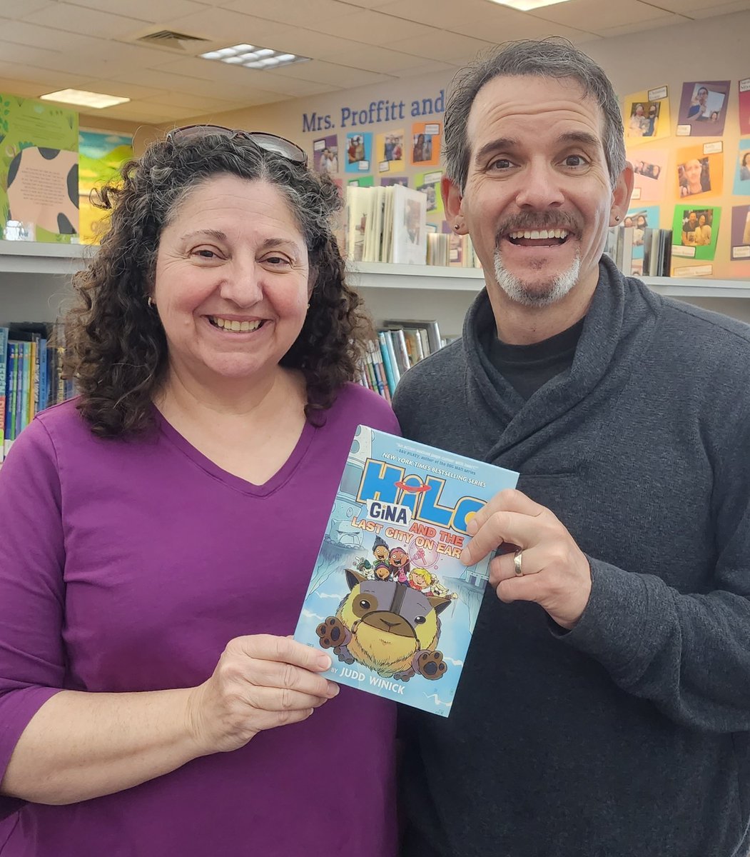 ALibraryQueen's tweet photo. We LOVED listening to @JuddWinick last week. His stories about creating and being yourself were funny and great! Thank you @LindenTreeBooks for connecting us. Go #HiLo! https://t.co/bsEsHyshXj