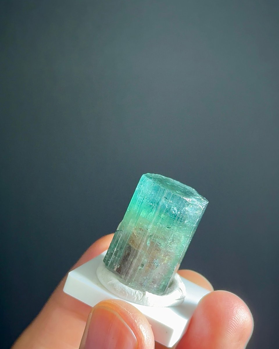 grpgems's tweet photo. "The colors and patterns of minerals are simply mesmerizing 😍🌈 https://t.co/p60ZzzO22K
