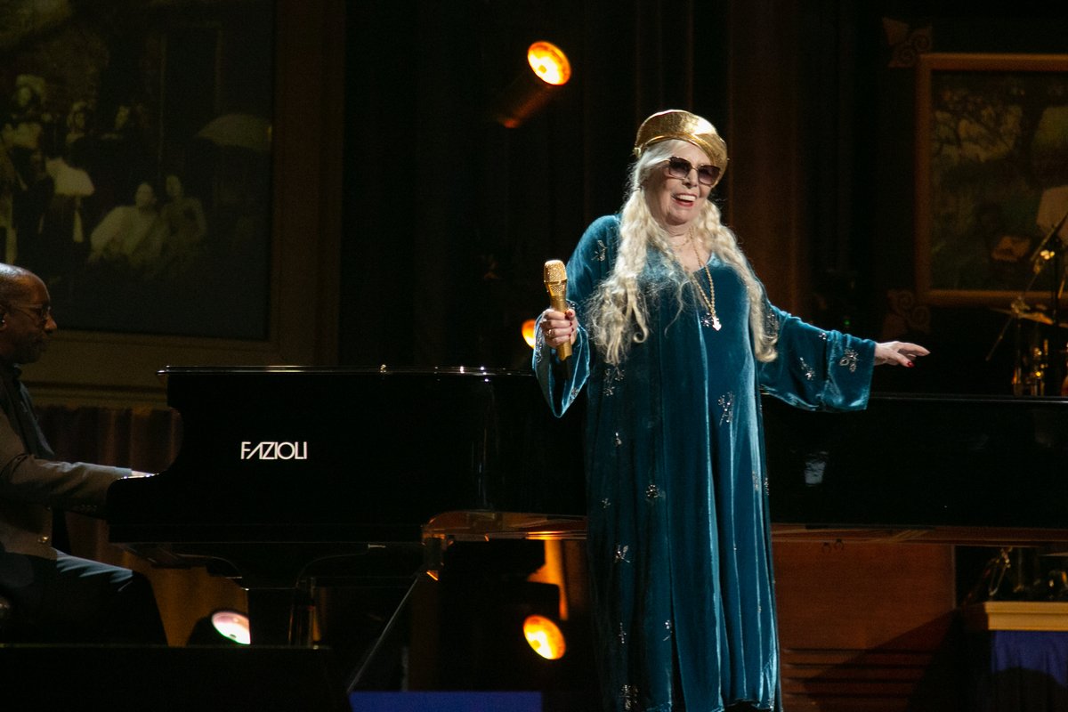 wetatvfm's tweet photo. We can’t wait to share this magical concert with you! Joni Mitchell received the @librarycongress Gershwin Prize for Popular Song earlier this month, and the award ceremony and concert will air this Friday, March 31 at 9p on WETA PBS &amp; WETA Metro. @PBS https://t.co/M9vMc6ff5j
