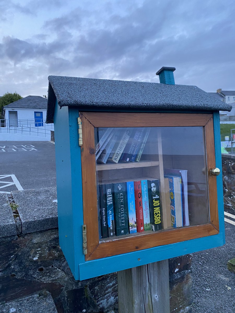 Another post-work dander. Glorious scenes. I also love how in Moville they have an outdoor library exchange box. What a brilliant idea 🙏