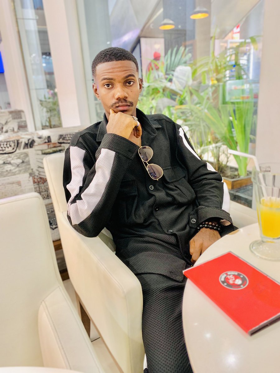 joachimneymarr's tweet image. Vous n’avez pas besoin d’être aimé de tout le monde alors détendez vous #Kinshasa #Formule7