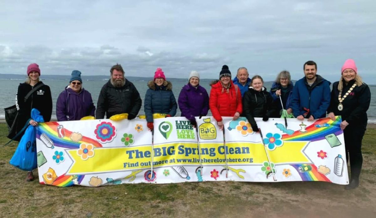 AJCathcart's tweet photo. Pleasure to join fellow volunteers at Ballyholme Beach yesterday for the #TheBigSpringClean removing litter and protecting this wonderful natural asset. https://t.co/D1OXFBDXJn