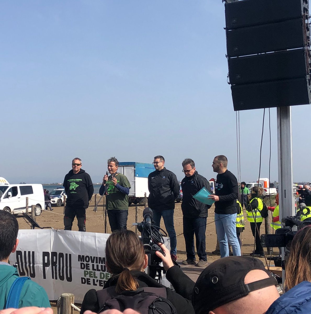 sommolde's tweet photo. Més de 2000 persones van dibuixar damunt l’arena de la fràgil barra del Trabucador, un SOS gegant per evidenciar que lo Delta vol, necessita i exigeix solucions!
No pararem ni baixarem la guardia, fins que al Delta s’actue de forma ferma i decidida!
LO DELTA DIU PROU!
#somdelta https://t.co/VPDBxkKH1i
