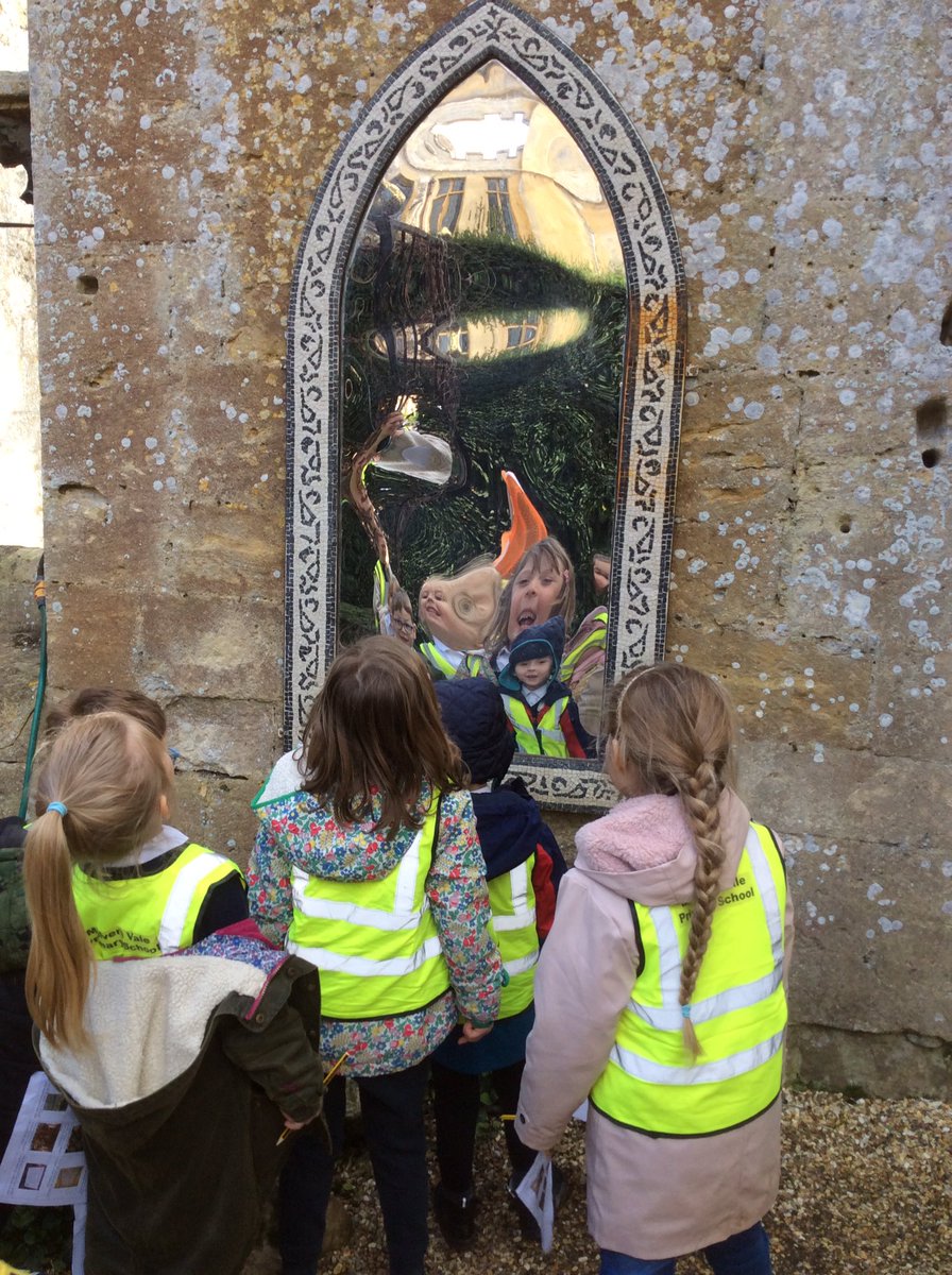 SPMVElm's tweet photo. 🏰What a beautiful day to explore Sudeley Castle! Elm Class made us proud today with their enthusiastic attitudes and good manners. 🏰 https://t.co/zuLhYOIUL8