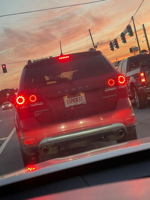 GAFollowers's tweet photo. Someone really has "10 PIECE WET" as their license plate here. 😂😂😂 https://t.co/Fp7HdJRaXT