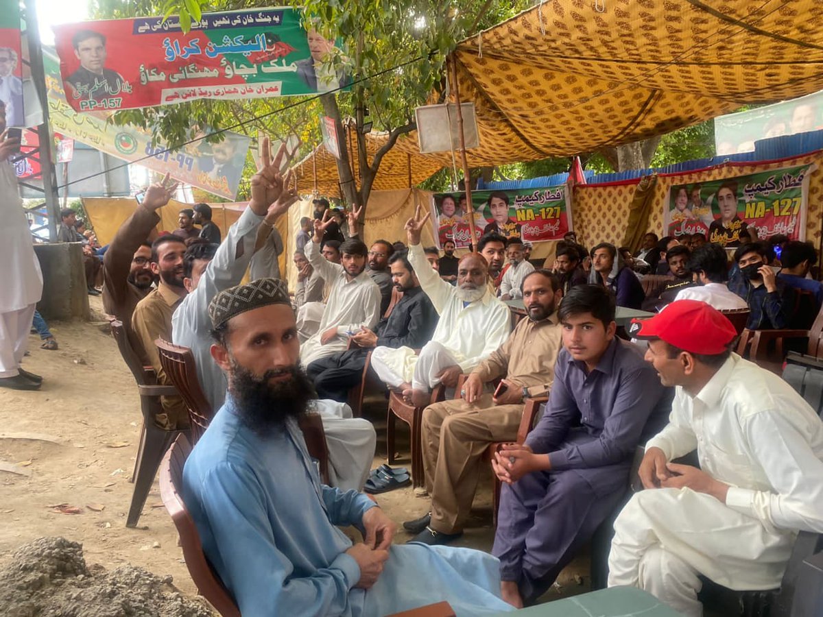 BllCreative's tweet photo. رکنا نہیں   جھکنا نہیں  

کپتان کا ٹائیگر بلال اسلم بھٹی امیدوار پی پی 157 اپنی ٹیم کے ہمراہ زمان پارک میں اپنے لیڈر عمران خان سے اظہار یکجہتی کیلئے موجود.

#عمران_خان_ہماری_ریڈ_لائن 
#بلال_اسلم_بھٹی_pp157_انشاءاللہ_mpa
#عمران_خان_کی_جان_کو_خطرہ
#SupremeCourt https://t.co/EuJRhM421Z