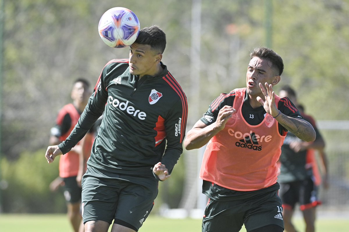 RiverPlate's tweet photo. Arrancando la semana con todo. 💪🏼

#VamosRiver ⚪️❤️⚪️ https://t.co/mhUJEFawnL