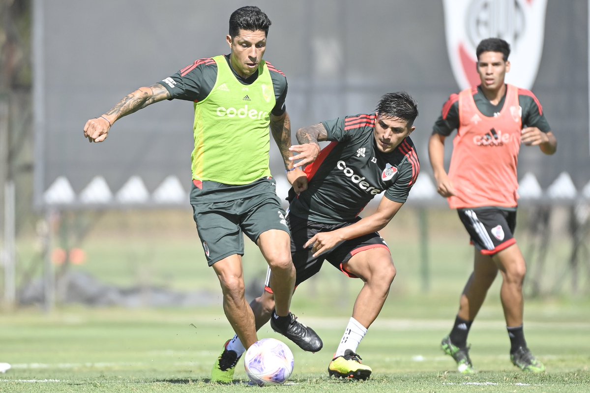 RiverPlate's tweet photo. Arrancando la semana con todo. 💪🏼

#VamosRiver ⚪️❤️⚪️ https://t.co/mhUJEFawnL