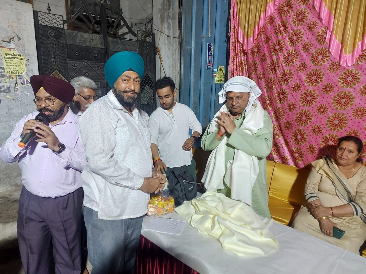 Dhanwati4AAP's tweet photo. राजौरी गार्डन विधानसभा के वार्ड 097 के संत नगर में मोहल्ला सभा का आयोजन कर मनीष सिसोदिया और सत्येंद्र जैन की गिरफ्तारी को लेकर क्षेत्रवासियों के साथ चर्चा की। @ArvindKejriwal @AAPDelhi https://t.co/ypSpSCJTTs