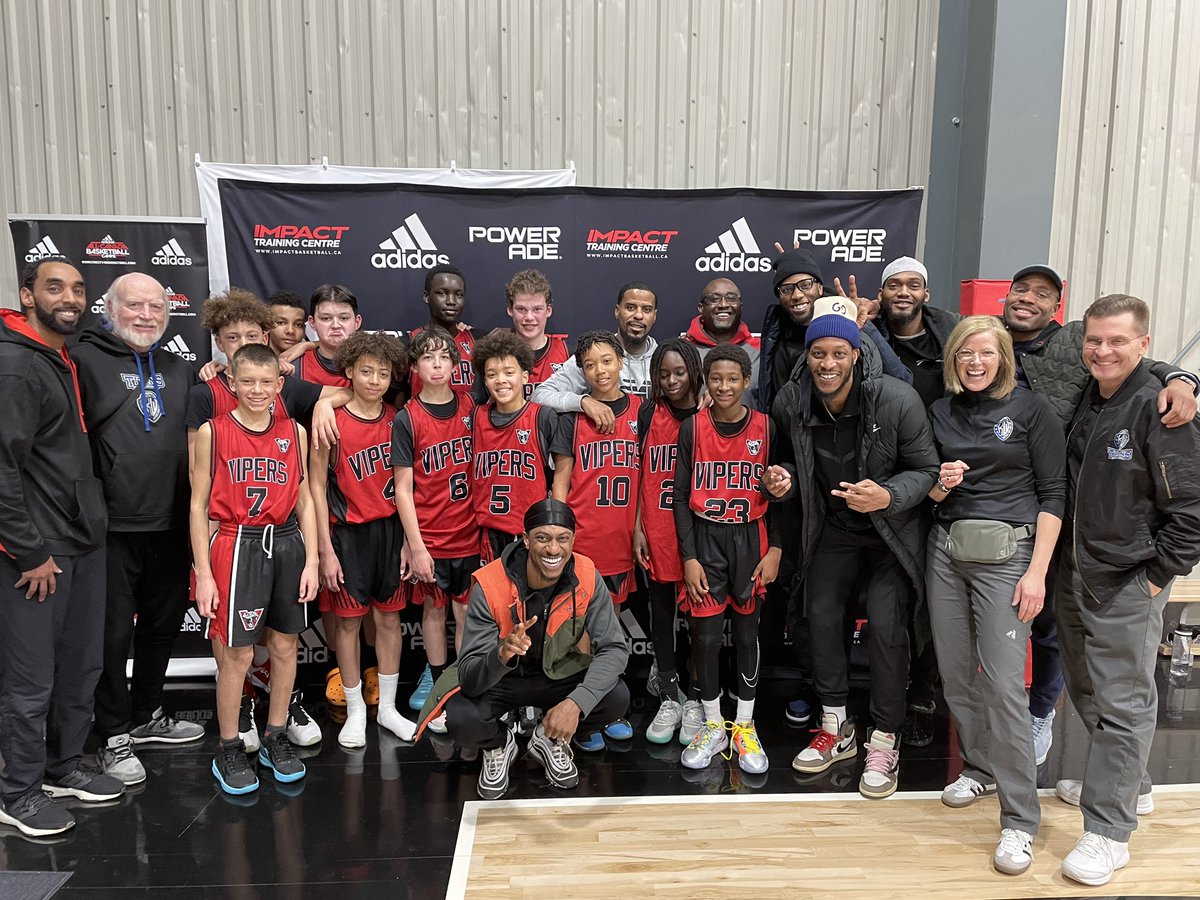 kw_titans's tweet photo. Yesterday, the Titans went over to Impact Training Centre after their game to support the next generation of superstars ⭐️ 

We had to show some love to @coachq48 KW Vipers (first pic) AND Top Tier Hoops @torontotoptier (second pic)

Thanks for having us 💙🤞🏽 https://t.co/z2BtN22OB3