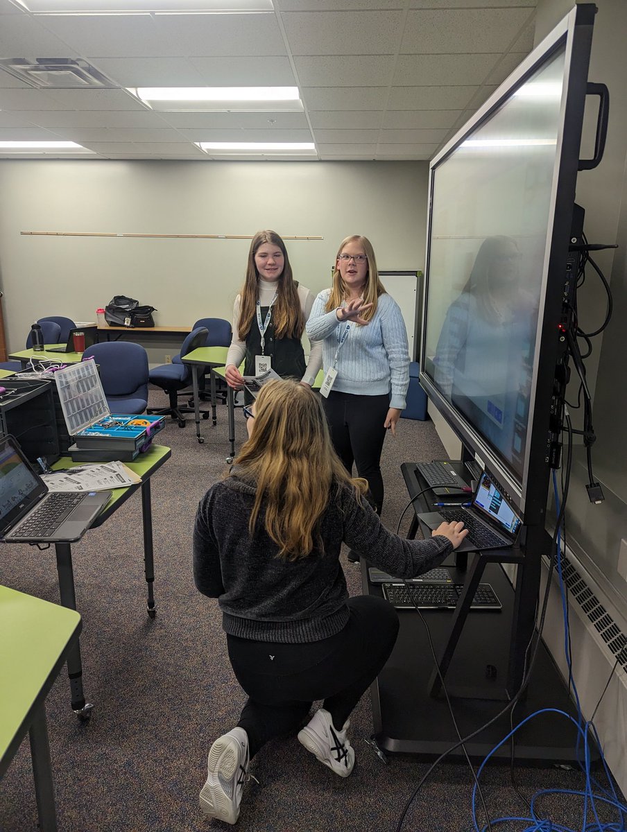 Nina Calarco tweet media