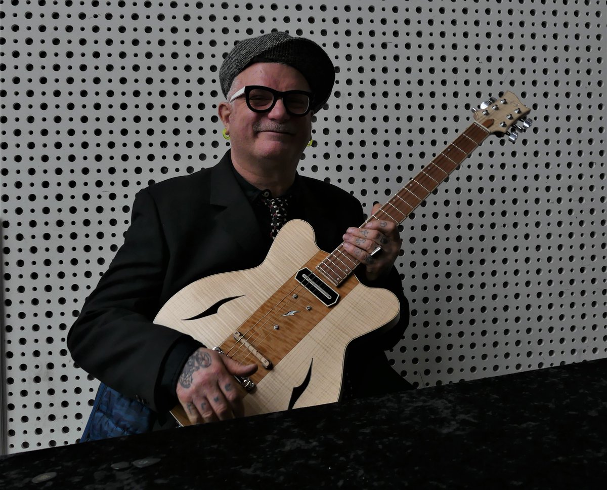 GuitareCreation's tweet photo. [RETOUR SALON BELLE GUITARE 2023 🎸]

Super merci à @stefsanseverino #guitareosiris, @kfiro guitariste international @hervesamb surdoué de la guitare 😍 ...

#modular #local #maitreartisandart #luthier #innovation #jazz #parisguitarfestival #boursemétiersdart https://t.co/z1MssTOzzg