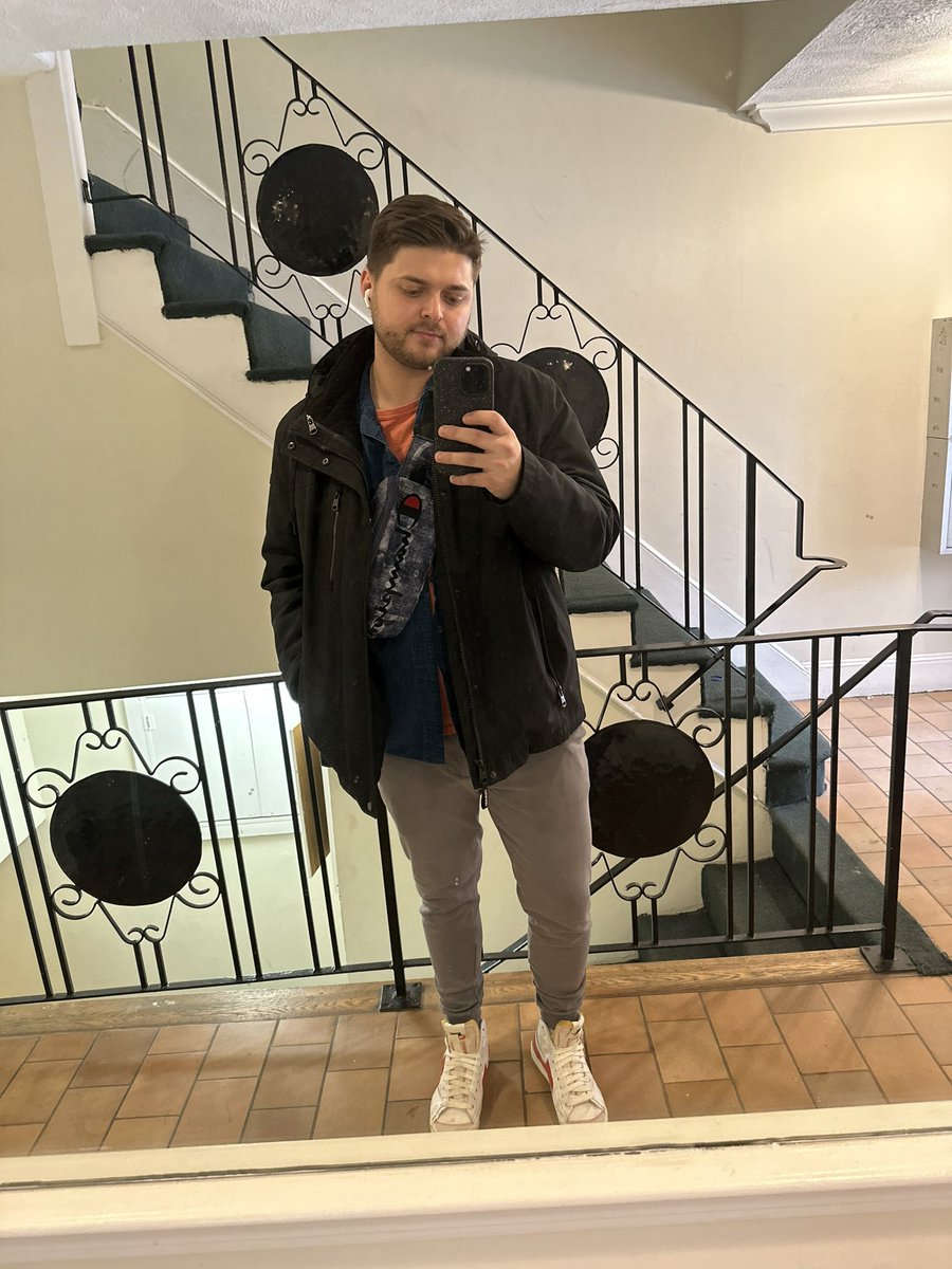 cjsmitty06's tweet photo. pronouns   : He/Him
height          : 5’ 11” 
shoe size    : 10
zodiac         : ♒️   
smoke         : Flowers
tattoos        :  4
piercings    : 2
fav color     : Forest Green
fav drink     : Cafecito 

if you see this, do it https://t.co/z4lRb4i1NZ