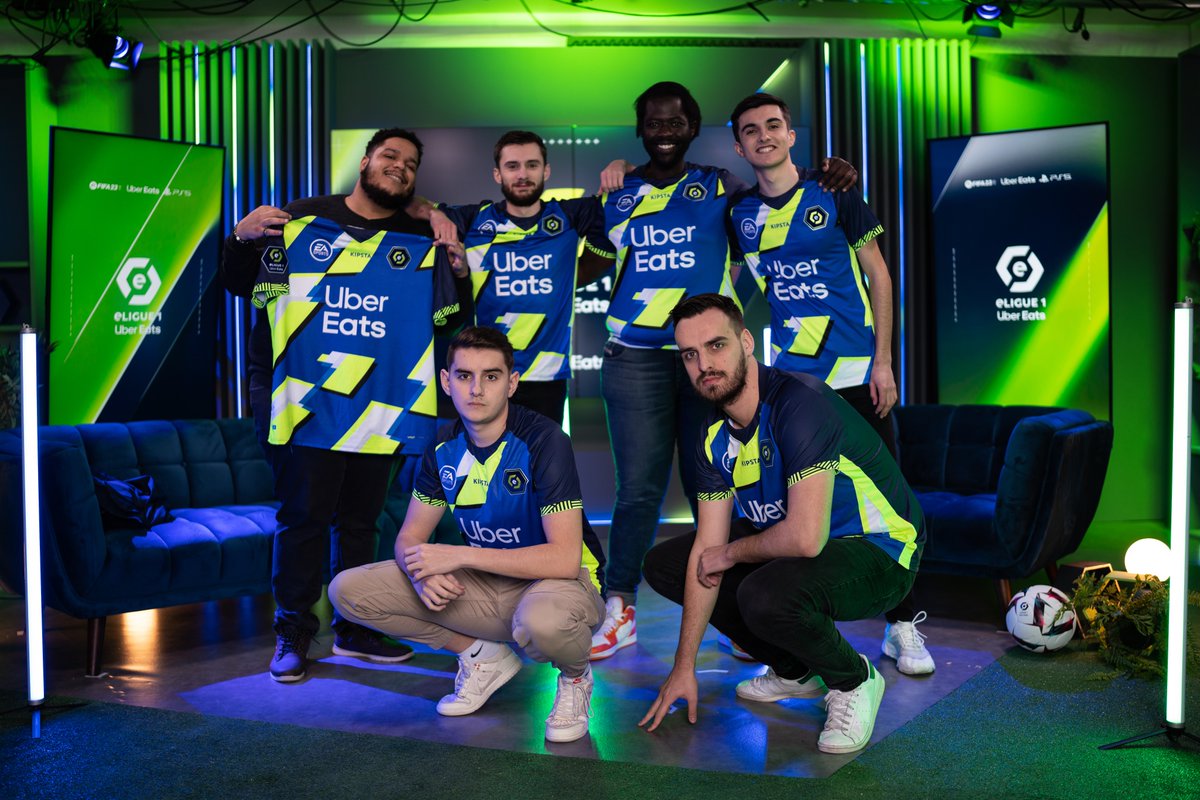 RealDeamz's tweet photo. Découvrez le 1er maillot collector de l'@eLigue1UberEats, limité à 100 exemplaires et produit en France par @Kipsta_Fr 🔥

Certains chanceux parmi vous auront la chance de le remporter cette semaine sur les réseaux sociaux et pendant les émissions sur https://t.co/B8conhZLrz🎁 https://t.co/DdZm7xCVBM