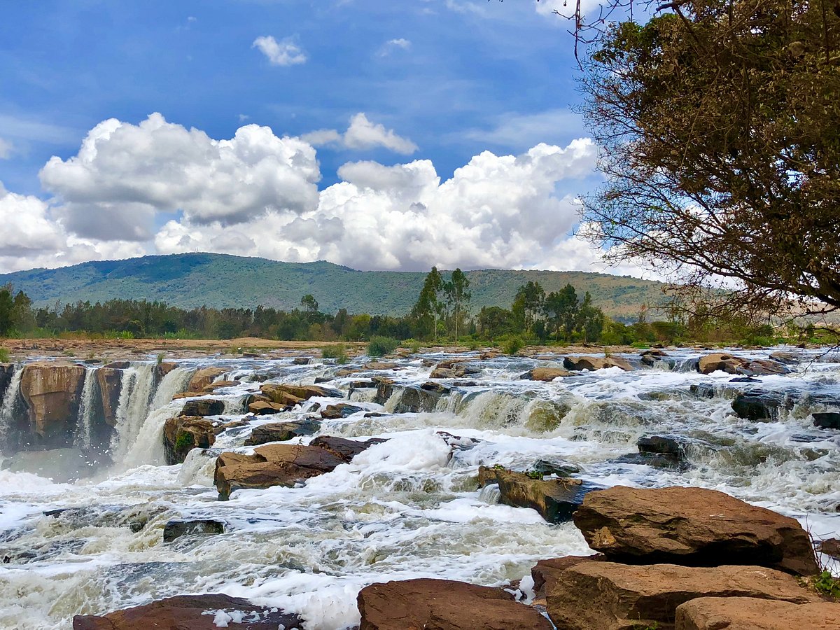 TheEniggma's tweet photo. a few years ago (when this photo was taken), this was a site to reckon. right now, this river is drying, the water is as dirty as a sewage and smells of sewage. you can't even wish to come back if you visit. let's save our rivers.
#EndRiverPollution
#PlantATree https://t.co/YE0FRGTnTv