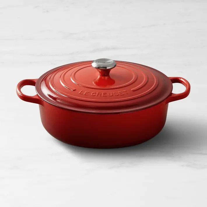 TopTray's tweet photo. Le Creuset vs Lodge: Which Dutch Oven is Better? https://t.co/MSPby6dNWK https://t.co/Ai57jofyQx